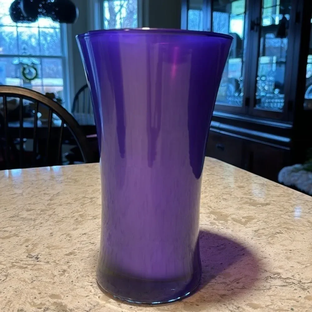 VINTAGE 70’s~PURPLE~FLARED TOP~HEAVY GLASS~SATIN VASE~VERY PRETTY~UTC